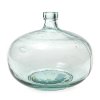 Kugelflasche. Hellgrünes Glas. H. 16 cm.