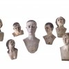 Neun Köpfe von Krippenfiguren