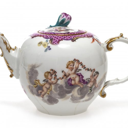 Teekanne mit Puttendekor, Meissen um 1765