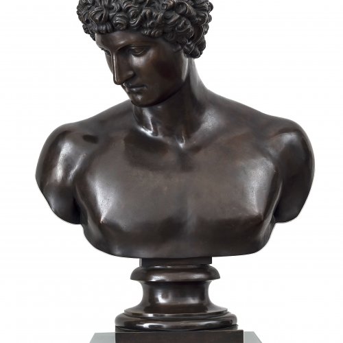 Nisini, G., Büste des Apollon. Bronze. H. 67,5 cm. Sign.