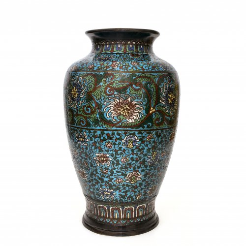 Große Champlevé-Vase. China. Bronze, farbiges Email, Chrysanthemendekor. H. 40 cm.