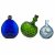 Zwei Schnupftabaksflaschen, eine Rosenkugel. Hellblaues, geschliffenes Glas mit Golddekor und Pferdemotiv, kobaltblaues Pressglas und grünes Nuppenglas. H. 9,5-12 cm.