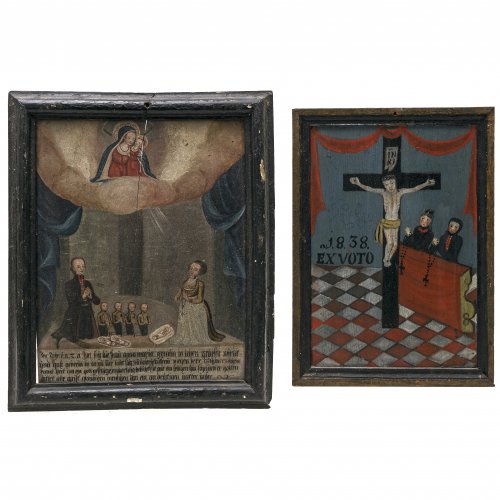 Zwei Votivtafeln. Süddeutsch. Familie mit vier Kindern betet zur Gnadenmaria bzw. Votantenpaar vor Kruzifix. Tempera/Holz. 29,5 x 24 cm bzw. 27 x 18,5 cm. Besch., eine mit Riss.