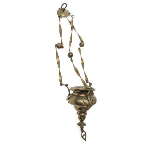 Ewig-Licht-Ampel, süddeutsch, 18. Jh. Bronze. Dreiteilige Aufhängung mit gedrehten Bändern und Kugeln. Alterungsspuren, besch. H. 64 cm.