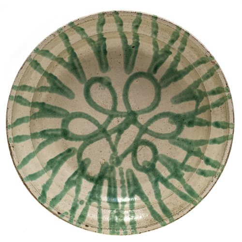 Reifschüssel. Gmunden, 19. Jh. Keramik, Oberseite mit hell-beige Glasur, grüngeflammt. Best. und Riss. ø ca. 36,5 cm.