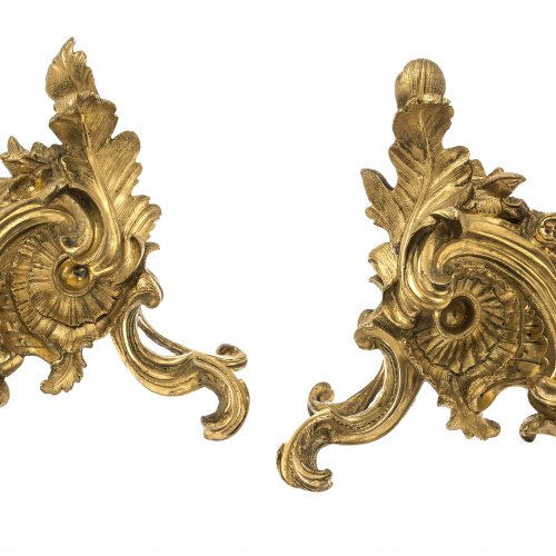 Ein Paar Kaminböcke. Bronze, feuervergoldet. H. 25 cm.