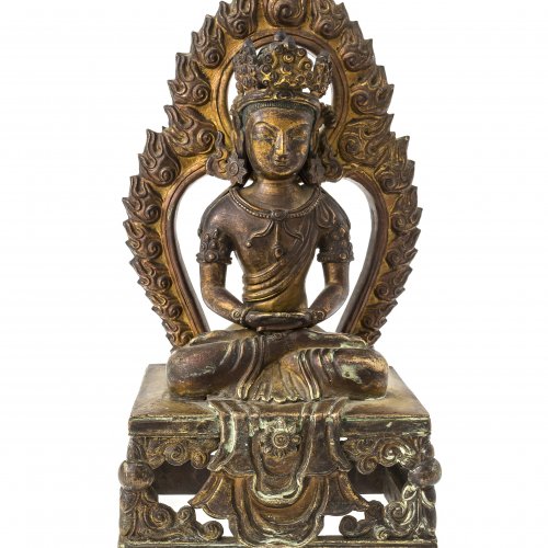 Buddha Amitayus mit Flammenaureole. Tibet. Bronze. H.21 cm.