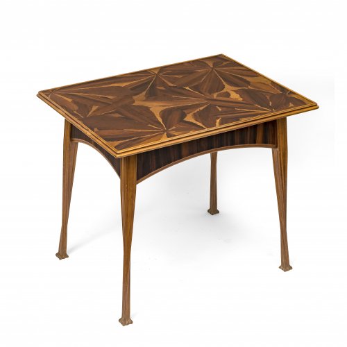 Jugendstil-Tisch. Palisander- und Ahornfurnier. H. 74,5 cm, Platte 83 x 63  cm, mit Kastanienblätterdekor.