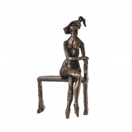 Bachem, Bele. Nacktes Mädchen mit Hut auf einer Bank. Bronze. 37 x 20 x 13 cm. Sign.