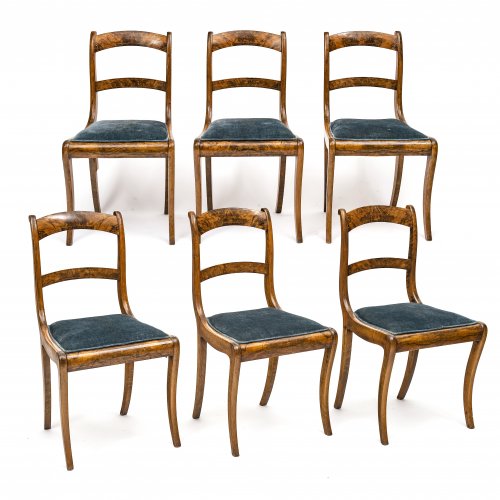 Satz von sechs Stühlen. Holz, Wurzelmaser, furniert, Fadeneinlagen. Rest. H. 87 cm.