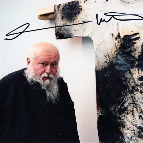 Hierl, Hubertus. Porträt Hermann Nitsch. Vintage auf Fujicolor Crystal Archive Paper, 28,7 x 20,2 cm – von Hermann Nitsch signiert.