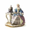 Dame am Spinnrand. Meissen. Porzellan, farbig staffiert. Leicht best., rest. H. 15,5 cm.