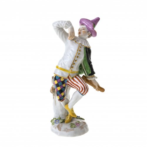 Harlekin aus der Italienischen Komödie. Meissen, nach Kaendler. Porzellan, farbig staffiert, H. 14,5 cm.