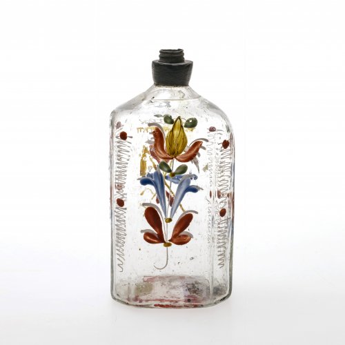 Schnapsflasche. Süddeutsch. Farbloses Glas, farbige Emailmalerei. H. 14 cm.