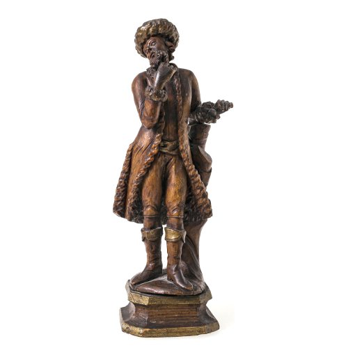 Statuette: Der Winter (aus einer Jahreszeitengruppe). Holz. H. Figur 20 cm.