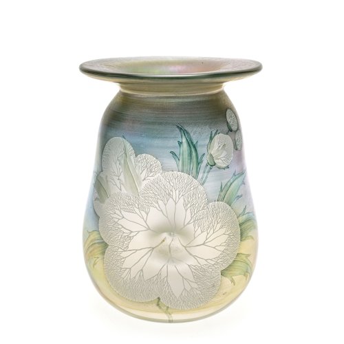Vase, Erwin Eisch. Farbloses Überfangglas mit Floraldekor. H. 18,5 cm.