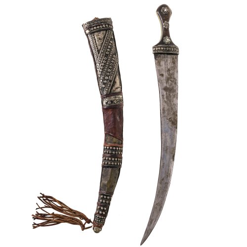 Dolch. Jemen, Scheide mit Metallbeschlag (leicht besch.). L. 58 cm.