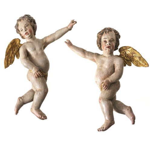 Zwei Putti. Süddeutsch, 18. Jh. Holz,übergangene Farbfassung. H., je 54-56 cm. Tw. Zehen und Finger fehlen, rest., rep.