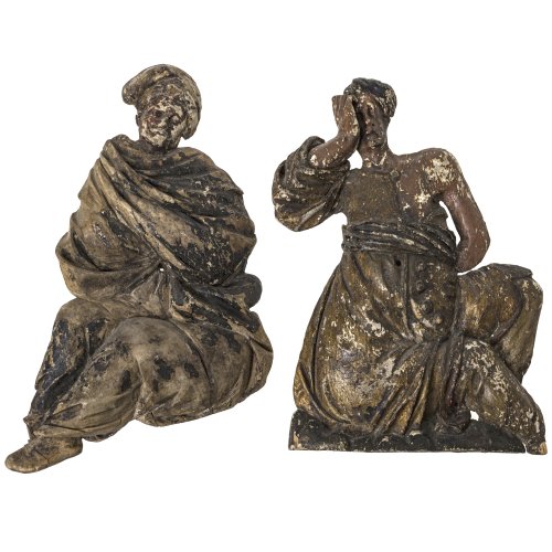 Zwei Reliefs. Süddeutsch, 18./19. Jh. Orientalische Grabwächter. Holz, Reste von Farbfassung. Rep., Best. H., je ca. 52 cm.