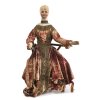 Gliederpuppe/Kostümfigur. Süddeutsch, 18. Jh. Arme beweglich, Körper aus Holz, übergangene Farbfassung. H. (mit Stuhl) 87 cm.
