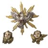 Heiliggeisttaube und zwei Engelsköpfchen. Holz, übergangene Farb-, Gold- und Silberfassung. H. 5-12 cm.