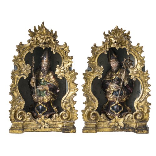 Zwei Kirchenväter, jeweils im Schrein. 18./19. Jh. Holz, übergangene Farb- und Goldfassung. Besch., rest. H. Figuren 34 cm.