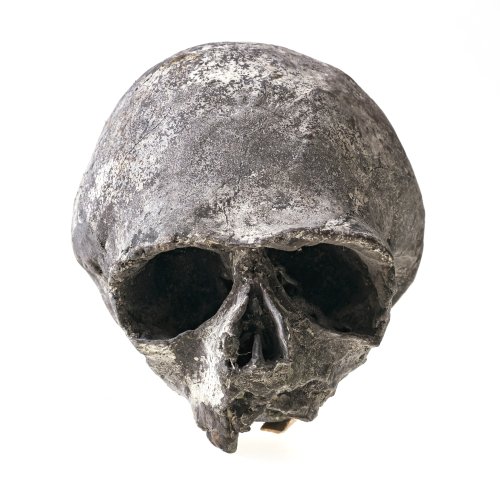 Fischer, Otto (Kassel). Totenkopf. Bronze, H. 15 cm. Unsign.