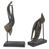 Zwei Buddhahände. Bronze. Thailand. Auf Holzsockel montiert. Ein Sockel mit Riss. H. 25-34 cm.