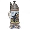 Reservistenkrug. Deutsch, Anfang 20. Jh. Fayence, schauseitig mit königlich bayerischem Wappen. Krug des 1. Bayerischen Luftschiffer- Bataillons München, datiert 1910. Zinndeckel mit Adler, Daumendrücker mit Löwenfigur.Integrierter Musikautomat, wohl defekt. H. 27 cm.