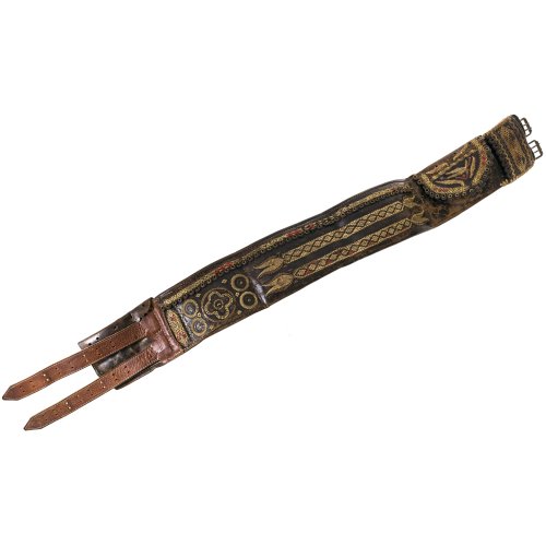 Bauchranzen. Alpenländisch. Leder, Lederbänderstickerei (Zirm) in Rot, Braun und Beige. Verstellbarer Gurt erneuert. Gebrauchsspuren. L. 110 cm, B 11 cm.