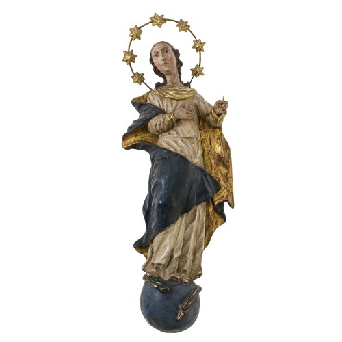 Maria Immaculata. Süddeutsch. Holz, übergangene Farbfassung. Leicht besch., Finger best., Attribut fehlt. H. 41 cm.