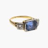 Ring mit blauem Farbstein- und Diamantbesatz, 18 K GG. Rep., starke Kratzspuren.