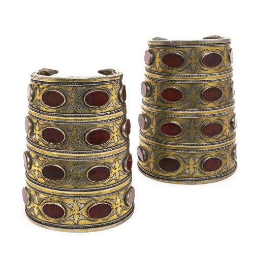 Usbekischer Schmuck. 2 Armspangen. Silber, Metallkern. Gebrauchsspuren.