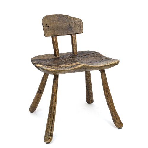 Häuptlingssitz. Holz, geschnitzt. Brasilien. Starke Alterungsspuren. H. 64 cm.