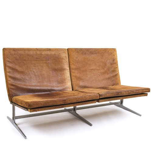 Lounge-Zweisitzer. Preben Fabricius & Jorgen Kastholm - BO-562/BO-561, 1963. Stahlgestell, Lederpolster. 1960er Jahre. Gebrauchsspuren. Ca. 78 x 150 x 67 cm.