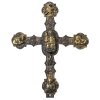 15. Jh. Kreuz aus massivem Metall. Kreuzenden mit den vier geflügelten Evangelisten-Symbolen Adler, Stier, Löwe und Mensch. In der Mitte Gottvater thronend. Alterungs- und Gebrauchsspuren. H. 34 cm.