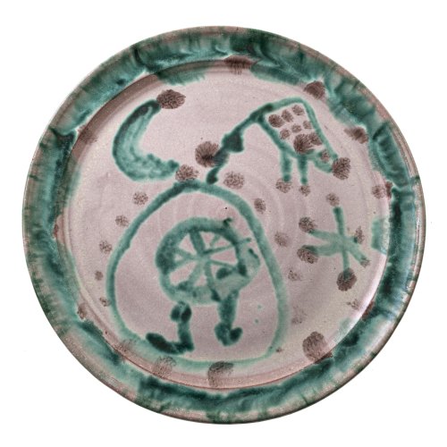 Manz, Jörg von. Platte, Keramik, milchige Untergrundglasur mit grünem figurativem Dekor. Unsign.  ø ca. 32,5 cm. Kleiner Riss.
