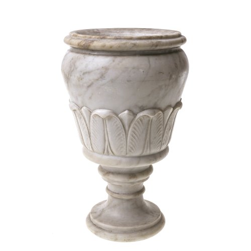 Vase in stilisierter Amphorenform. Marmor. Blattdekor. H. ca. 38,8 cm.