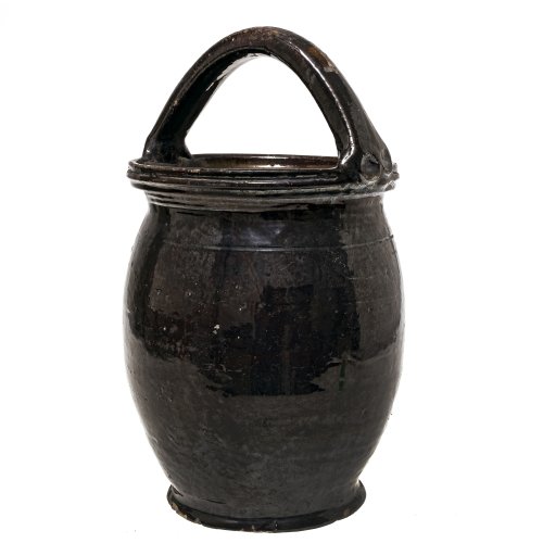 Kröning, 19. Jh. Hafnerware, Keramik. Henkeltopf, braun-schwarze Unterglasur. Besch. und best. H. ca. 32 cm.