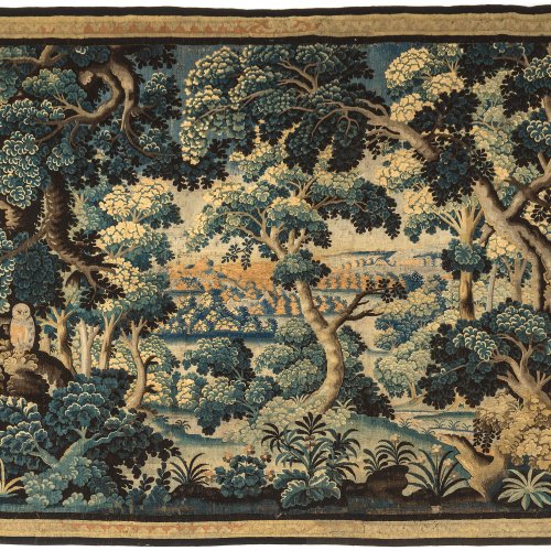 Gobelin, Frankreich, 18. Jh.  Waldlandschaft mit Eule.  228 x 280 cm.