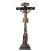 Standkreuz. Süddeutsch. Holz, Farbfassung. Besch., rest. H. 48 cm.