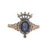 Ring. RG. Mit Saphircabochon und Diamanten, in bekrönter Wappenform.