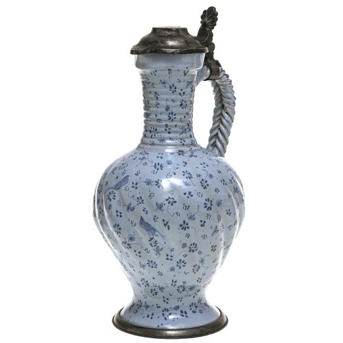 Ansbach, 18. Jh.  Enghalskrug, Vögelesdekor. H. 31,5 cm. Best.