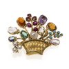 Brosche in Blumenkorbform. Gold, Farbsteine (leicht best.), Perlen. L. 4,3 cm.