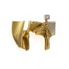 Brosche. Lapponia, Finnland. Gold. Skulpturale Figurenform. L. 3,2 cm.