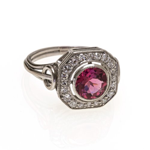 Ring. Mit Rubellit-Besatz, Diamanten, WG.