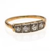 Ring. Gold, vier Diamanten.