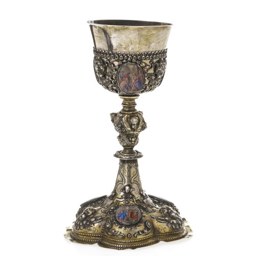 Messkelch. Augsburger Meister FIB, Silber, tw. vergoldet, Emailmedaillons mit Darstellungen aus dem Leben Christi. Leicht besch., min rest., fleckig. H. 25 cm.
