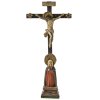 Standkreuz. Holz, Modelliermasse, Farbfassung. Alterungsspuren, besch. H. 37 cm.