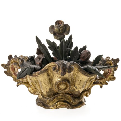 Altarblumenvase. Holz, geschnitzt, übergangene Gold- und Farbfassung. Besch. H. 18 cm.